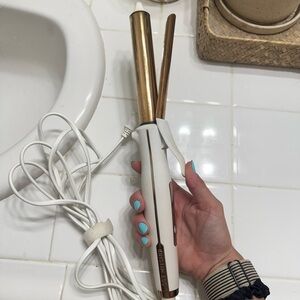 Kristin Ess 1” barrel curling iron